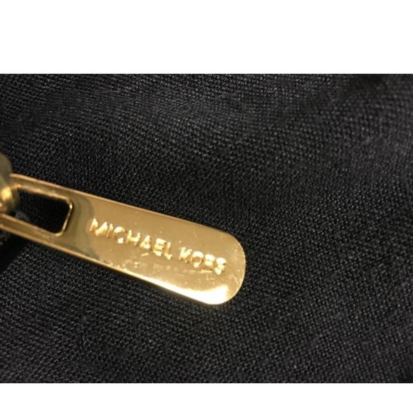 Michael Kors Wristlet Authentic - Picture 4 of 8